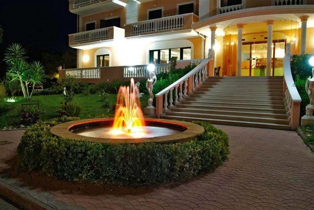 Hotel Residence Adria Роді-Гарганіко Екстер'єр фото